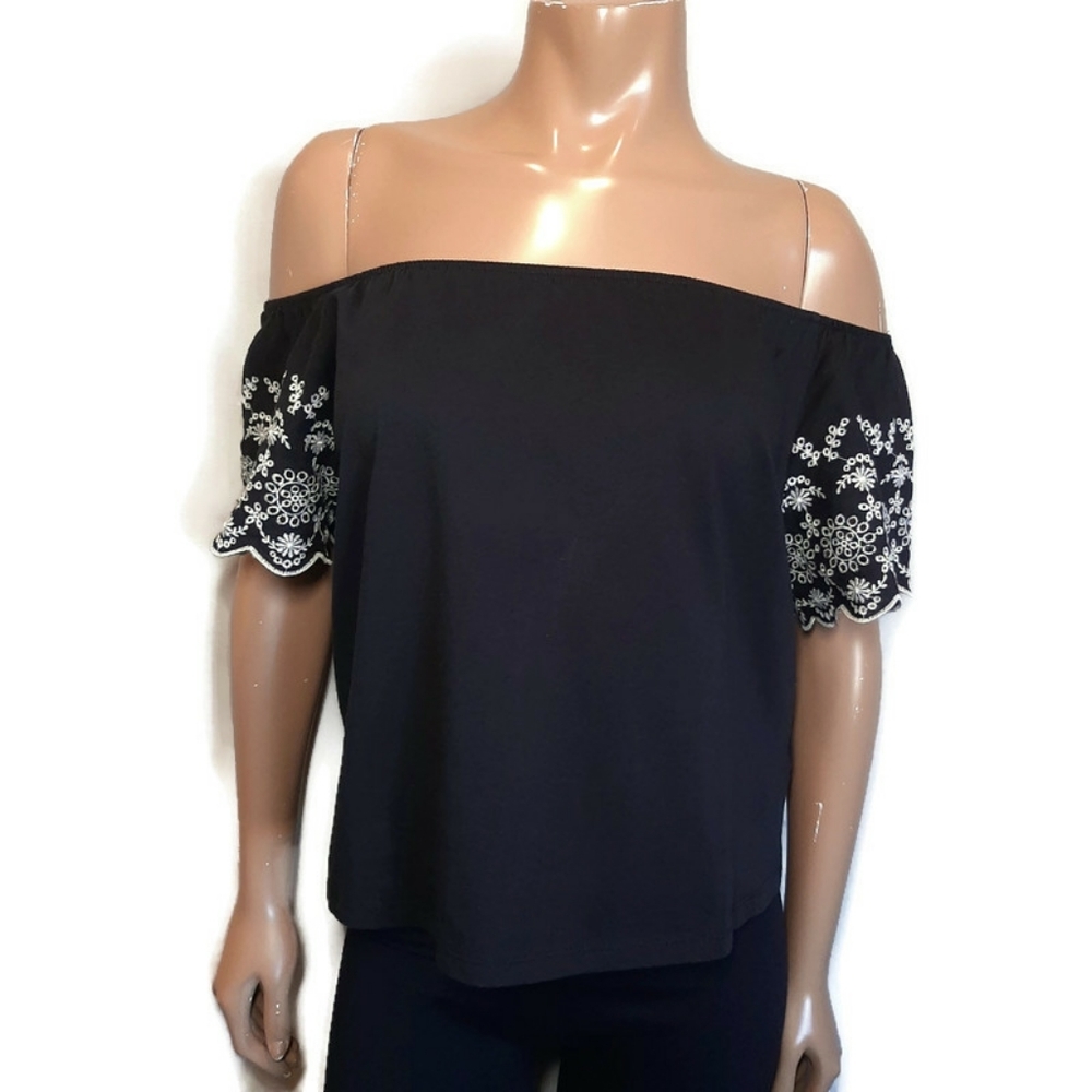 H&M Off Shoulder Top Crochet Eyelet Bell Sleeve Boho Strapless Black White